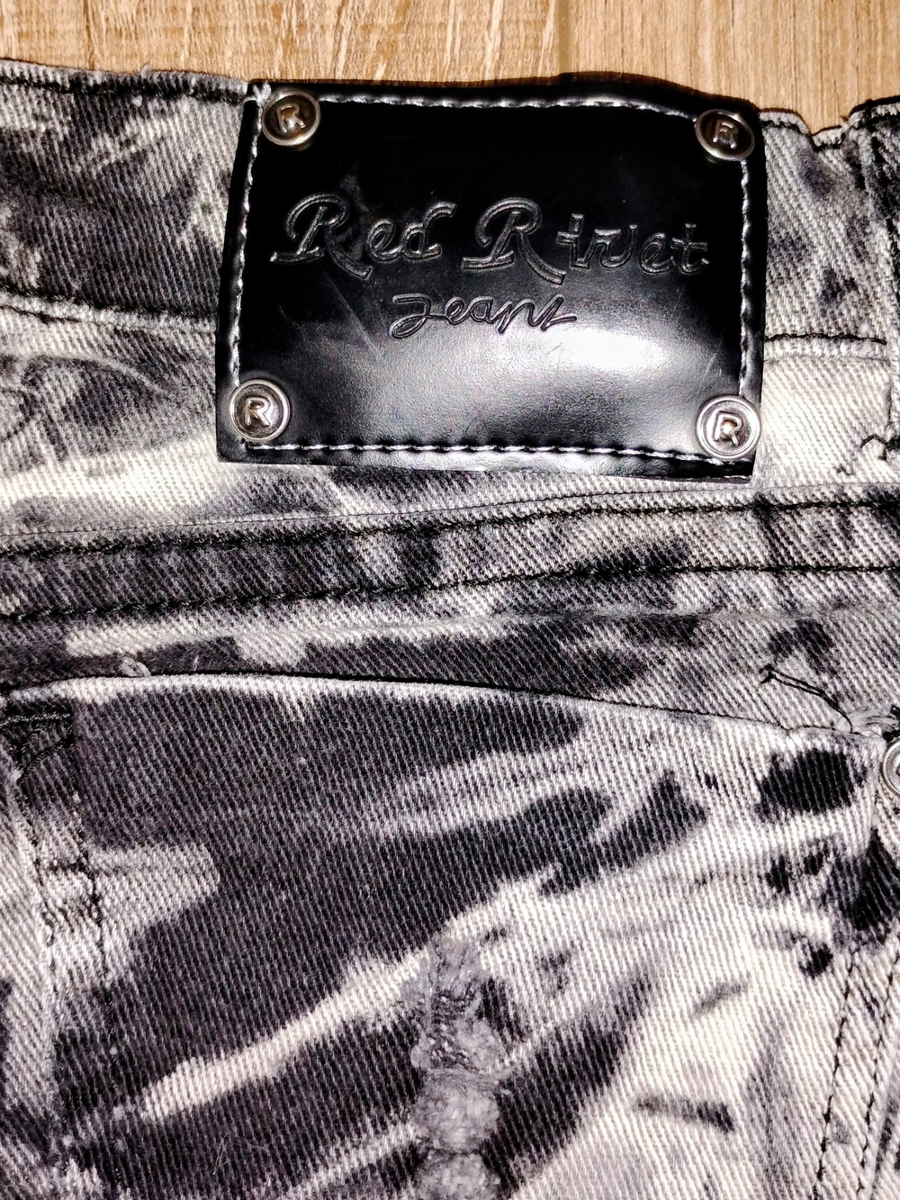 Women's Red Rivet Size 3 Black Tie-Dye Denim - Picture 3 of 6